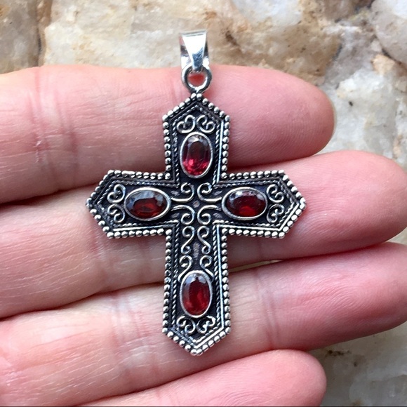 Garnet Bali filigree cross pendant - Picture 6 of 6